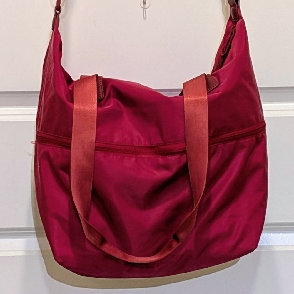GUC FWD Forward With Design Maroon Expandable Tote Bag - Picture 7 of 12